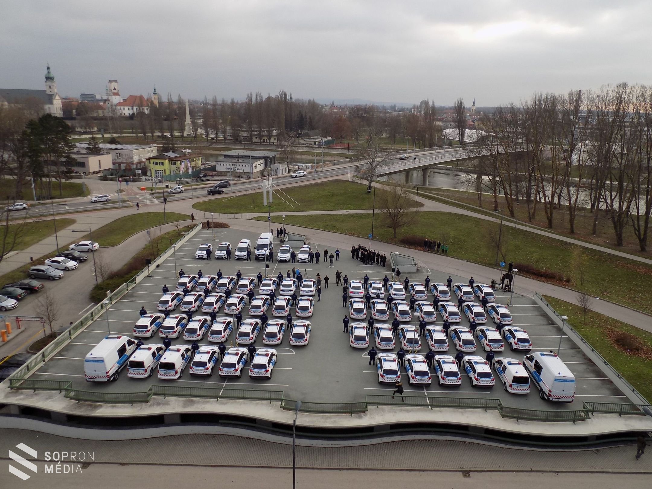 Új járőrgépjárműveket adott át Győr-Moson-Sopron megye rendőrfőkapitánya


