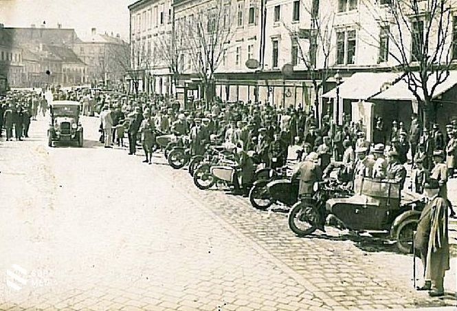Évadnyitó gyülekező a Várkerületen (1929) 