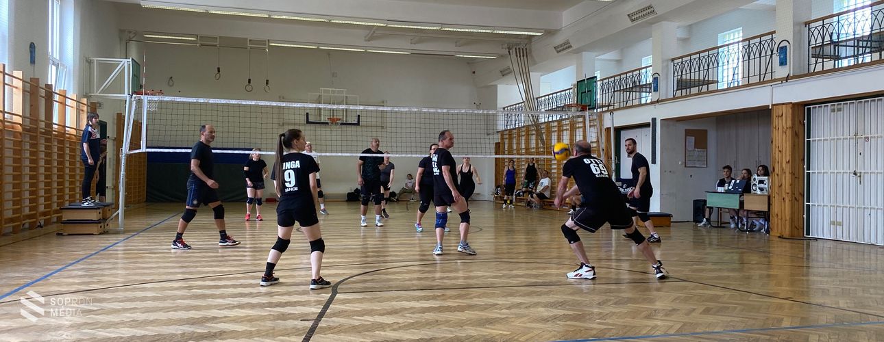 Sikeres volt a támogatói röplabdatorna