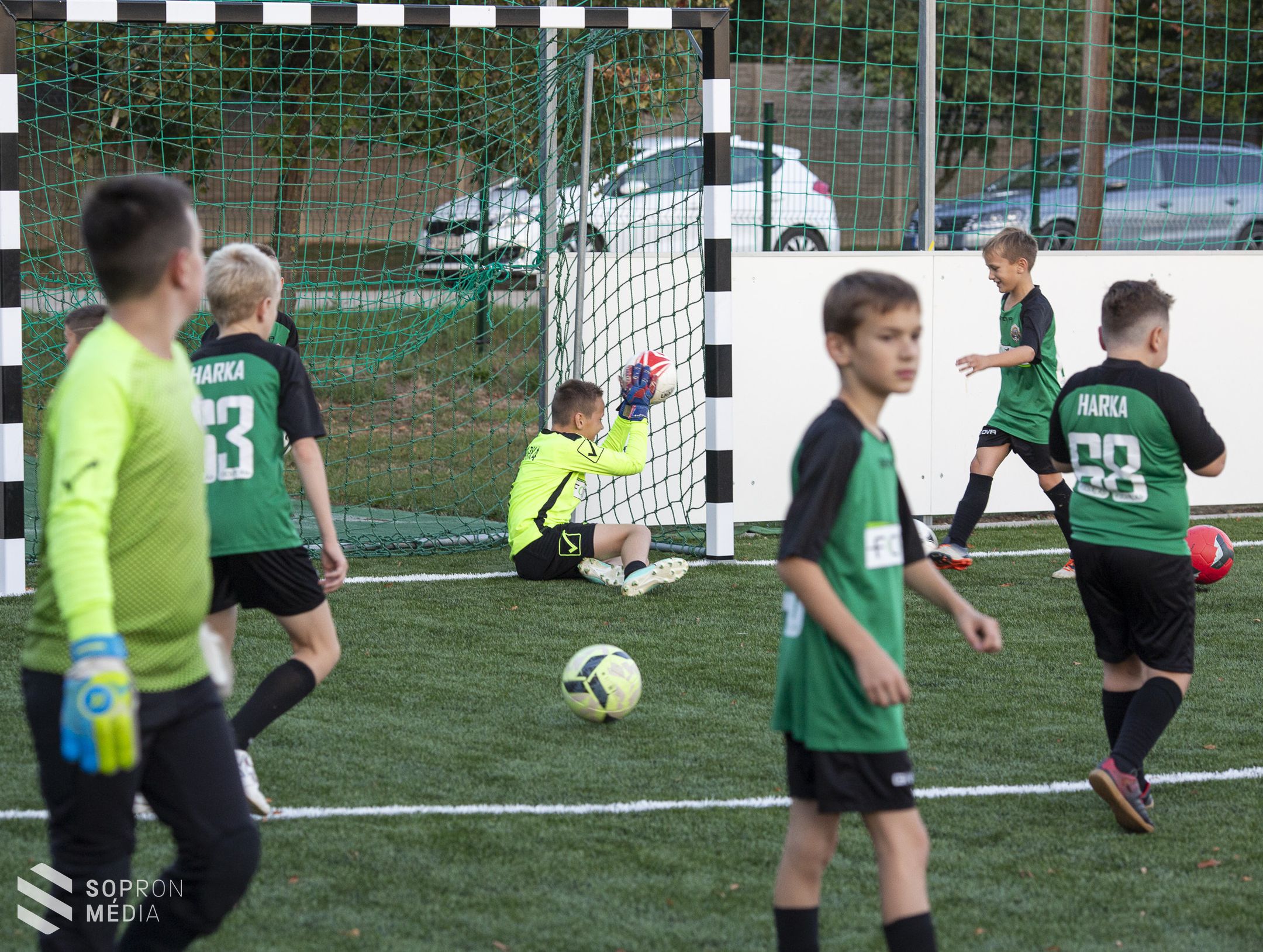 Műfüves pályán rúghatják a labdát Harkán