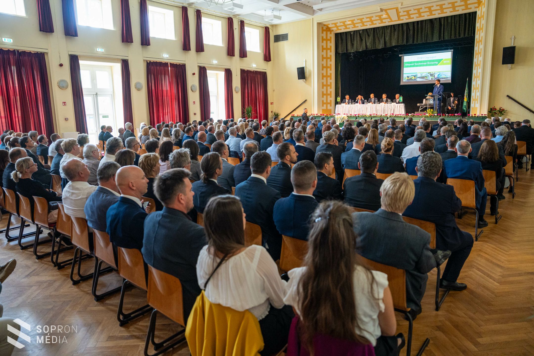 Közel 60 dolgozót díjaztak a GYSEV 75. központi vasutasnapi ünnepségén