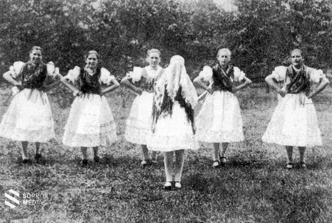 Pünkösdi királynéjárás (Vitnyéd, 1938) 