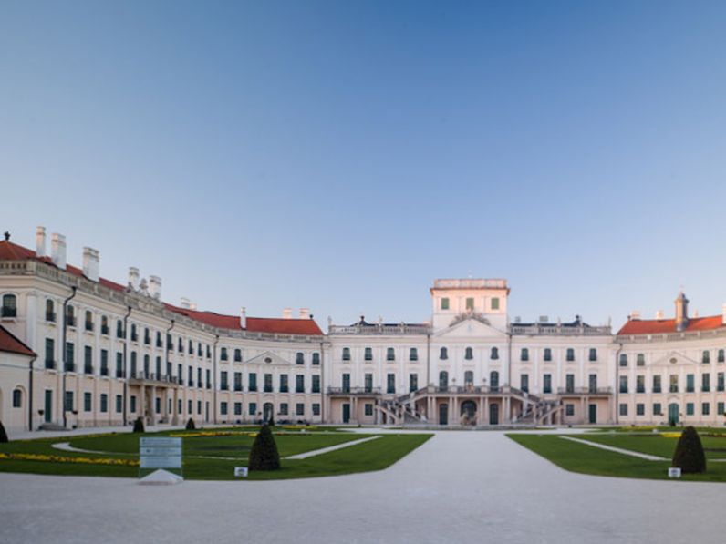 A fertődi Eszterházy-kastély Haydn muzsikájával üzen a világnak