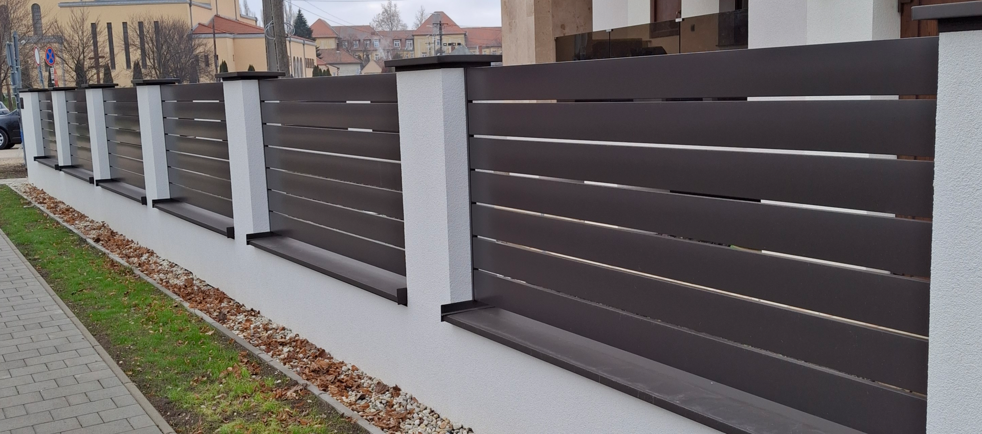 Szögletes acél kerítés elemek kínálatunkban!