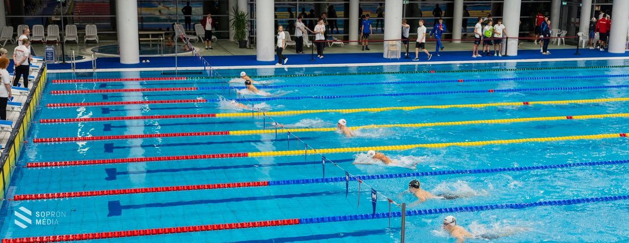 Tíz év után ismét Sopronban a régió egyik legnagyobb utánpótlás-úszóversenye