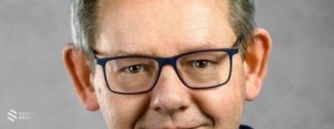 A szemészeti szakma rangos elismerésében részesült dr. Cseke István