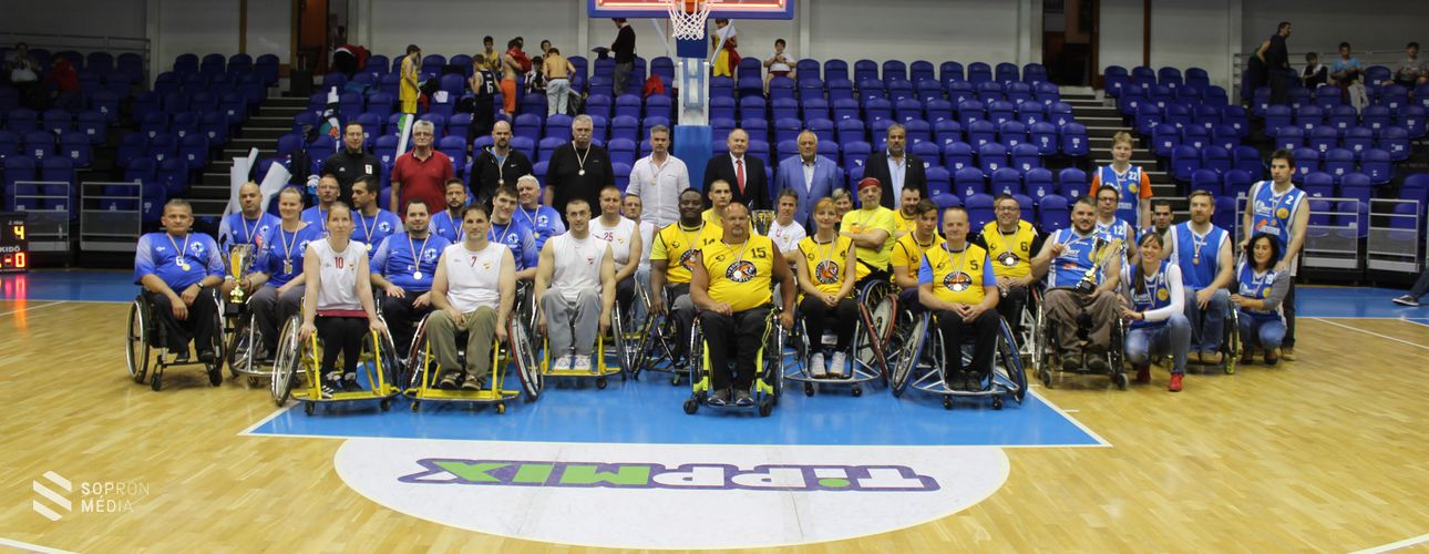 Bajnoki dobogón végeztek a soproni kerekesszékes kosárlabda csapatok