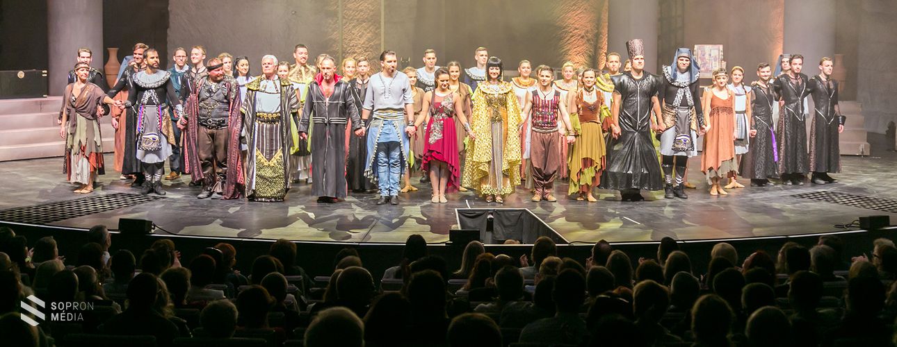 Aida: Felállva ünnepelt a közönség a barlangszínházi bemutatón