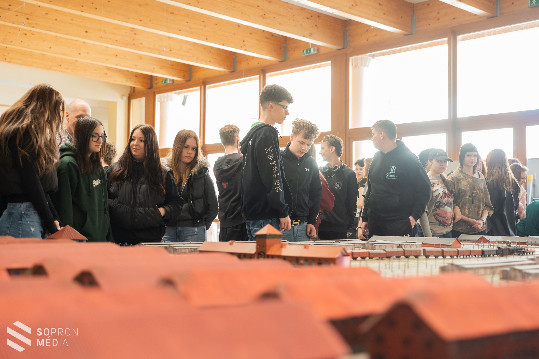 Sopronba érkezett az Auschwitz-i haláltábort bemutató vándorkiállítás