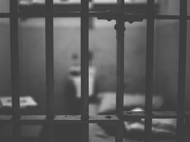 Hivatali vesztegetés miatt jogerősen négy év szabadságvesztést kapott egy börtönben lévő férfi