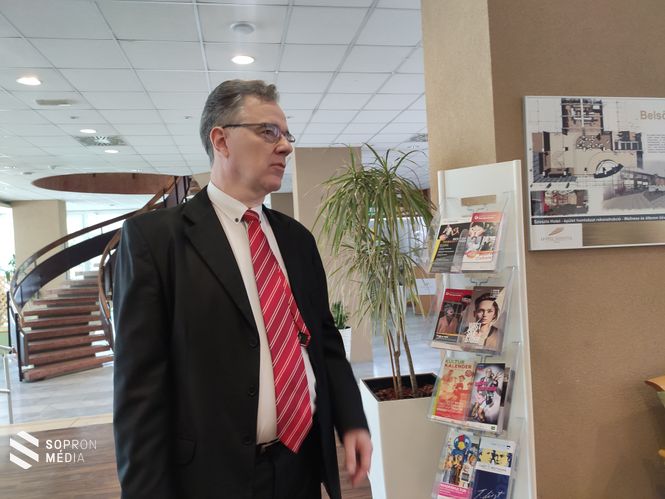  Tóth András üzemeltetési igazgató