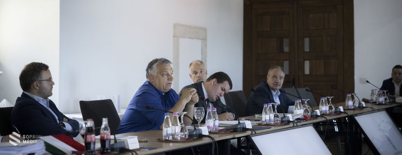 Kihelyezett kormányülés Sopronban