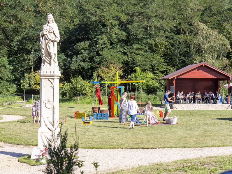 Felavatták a Szent Borbála teret Brennbergbányán