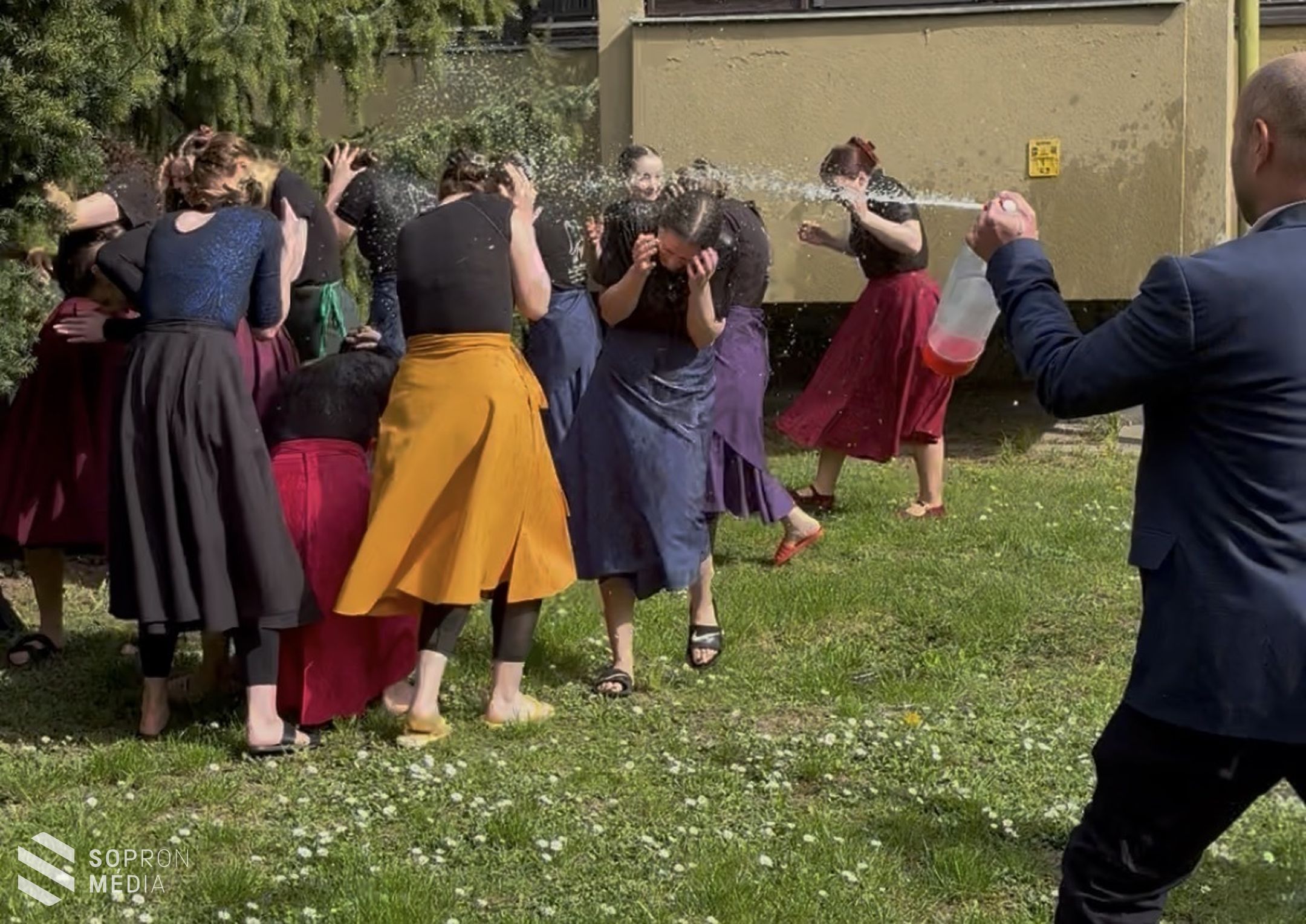 Húsvéti hagyományokat elevenített fel a Sopron Táncegyüttes