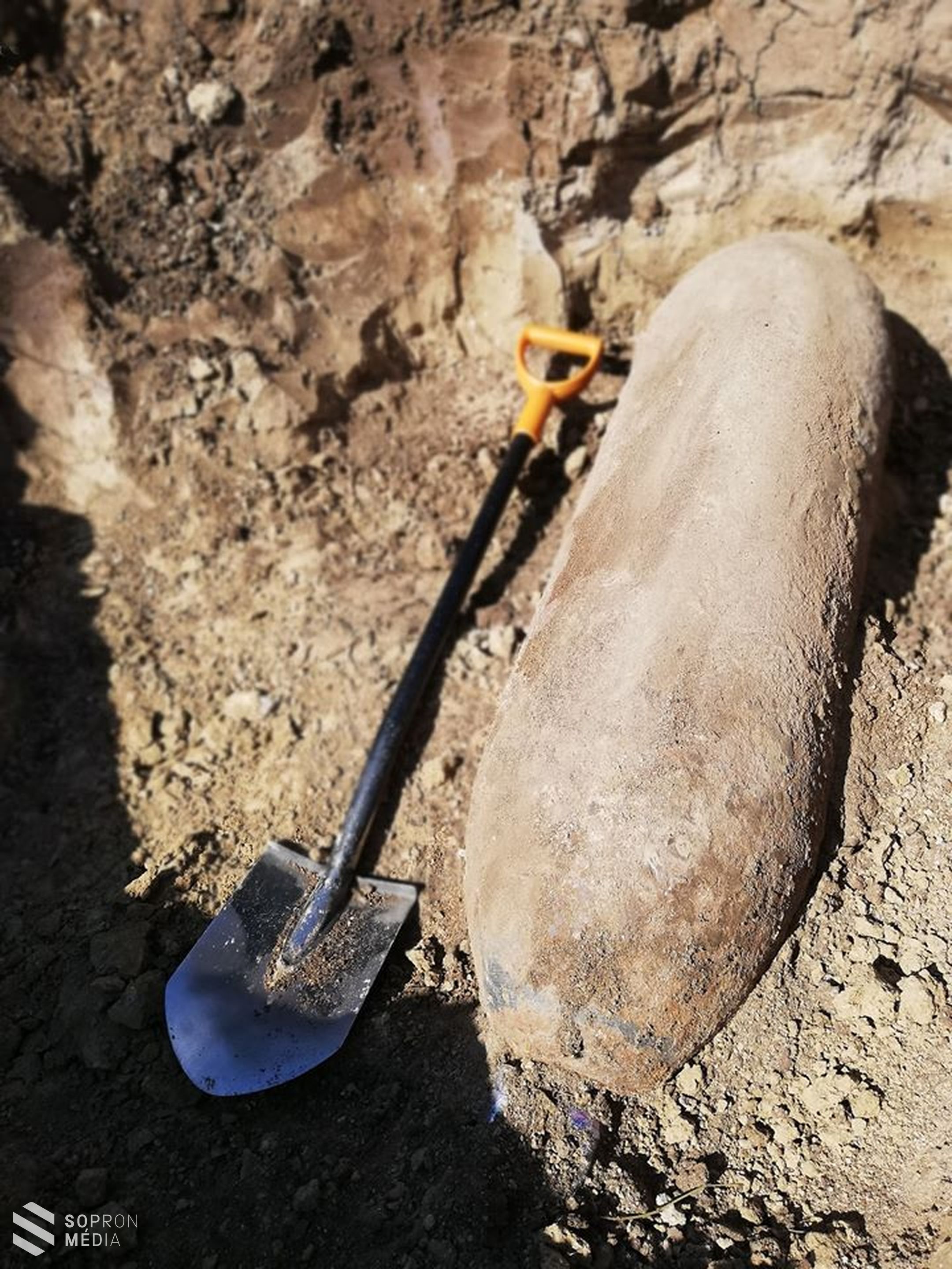 Ezt a bombát szállították el Bük külterületéről - FOTÓK!