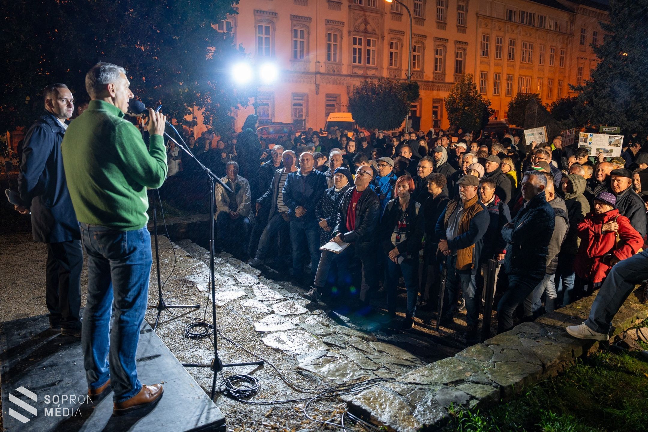 Helyi és országos ügyek is napirendre kerültek a soproni Lázárinfón