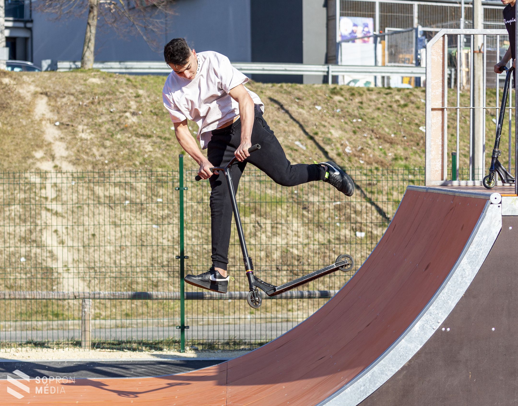 Birtokba vették a soproni fiatalok a skate-parkot!