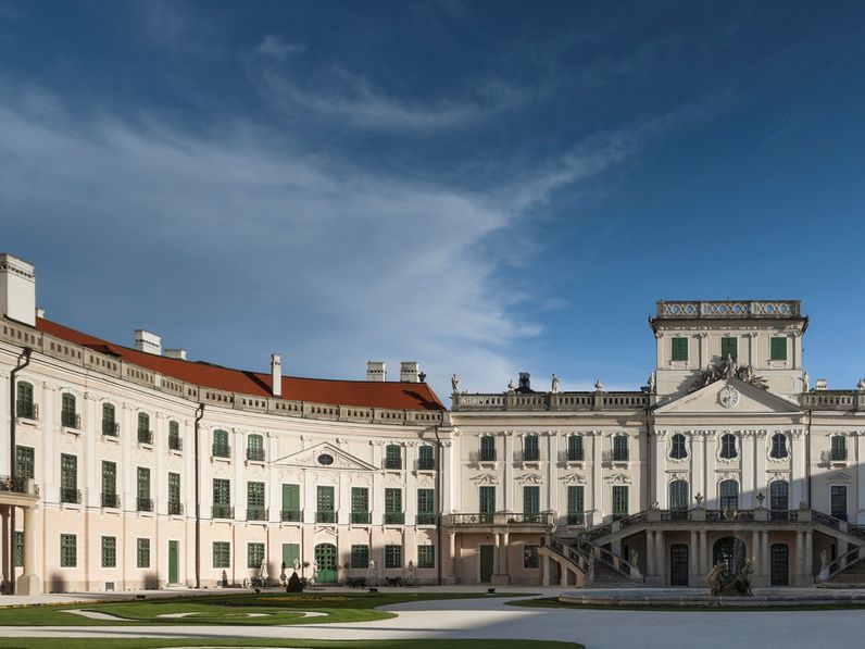 Műemléki világnap - virtuális látogatás és GIF-es időutazás a fertődi Esterházy-kastélyban