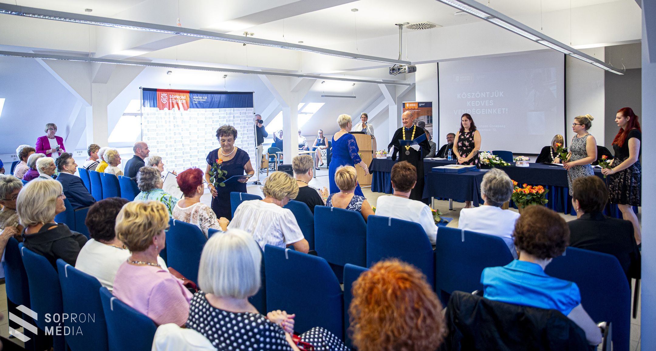 Emlékdiploma-átadó a Benedek Elek Pedagógiai Karon