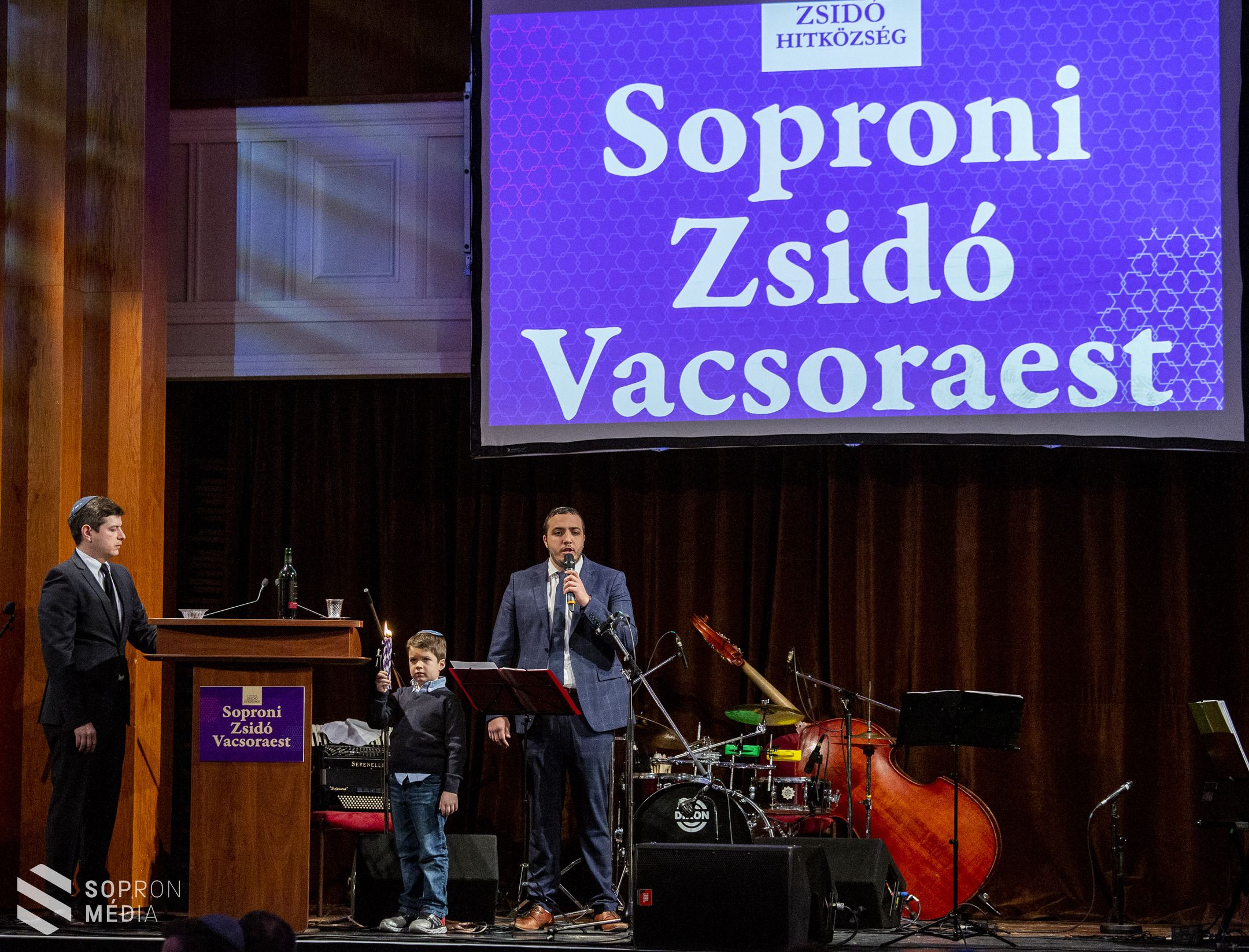 Örömteljes zsidó vacsora
