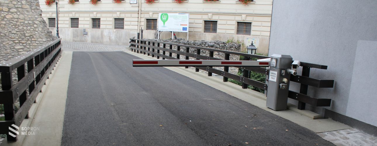 Ismét nyitva a forgalom előtt a Városház utcai híd