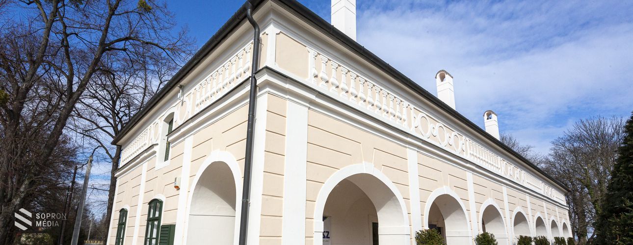 Elkészült a fertődi Esterházy-kastély keleti gránátosház fogadóépülete