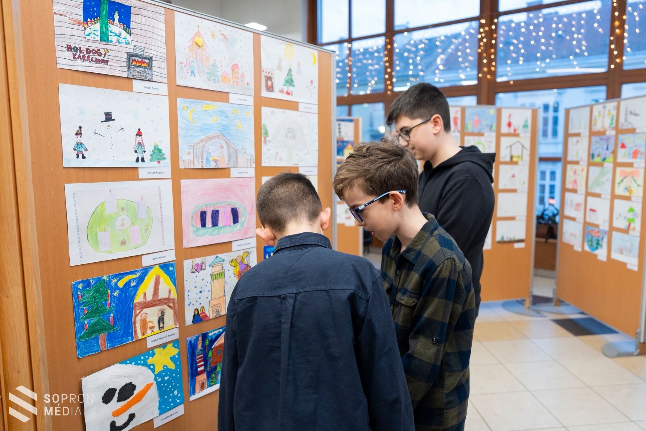 Megnyílt az adventi rajzpályázat kiállítása