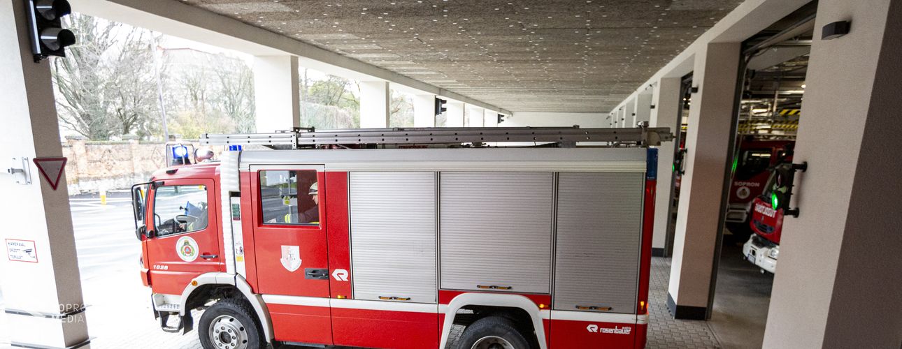 Tizenkét helyszínre riasztották a tűzoltókat az erős szél miatt Győr-Moson-Sopron vármegyében