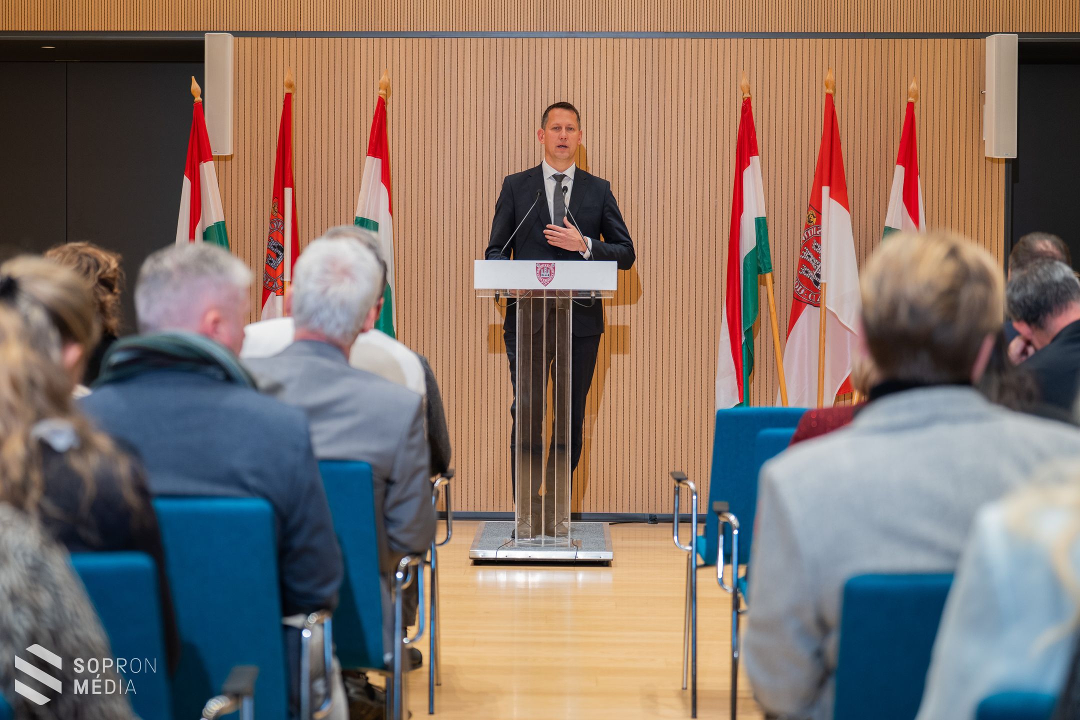 Fülöp Attila: januártól megemeljük a szociális szférában dolgozók bérét