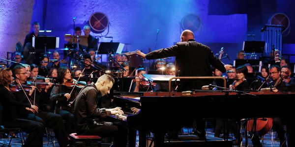 „Határok nélkül - Péter Bence és a Győri Filharmonikus Zenekar”