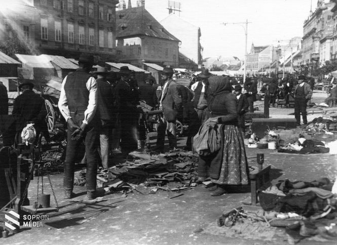 Várkerület, szemben balra a Hátsókapu torkolata. 1917.  