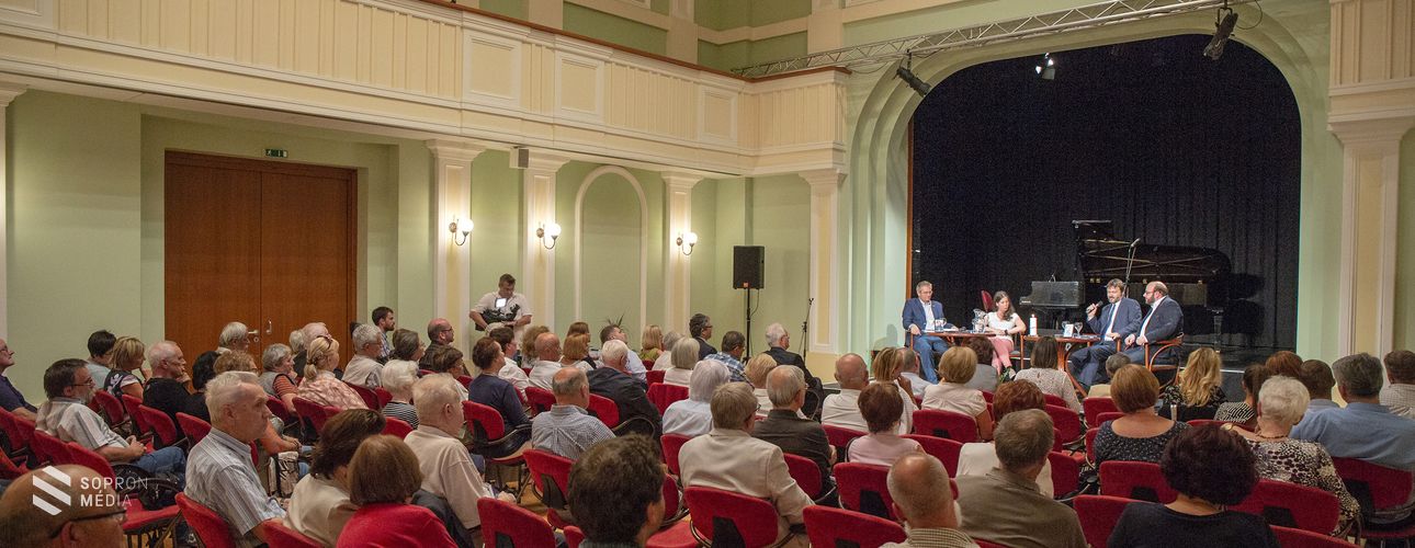 Bemutatták Bősze Balázs posztumusz kötetét