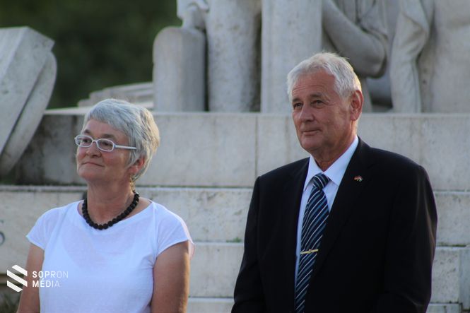 Katharina Landgraf, a német parlament CDU-képviselője és Firtl Mátyás, a KDNP országgyűlési képviselője a megemlékezésen.