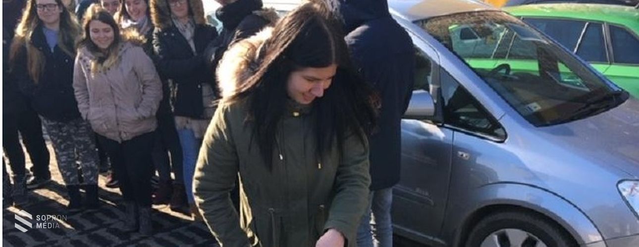 Tűzoltók mentek a csornai iskolába