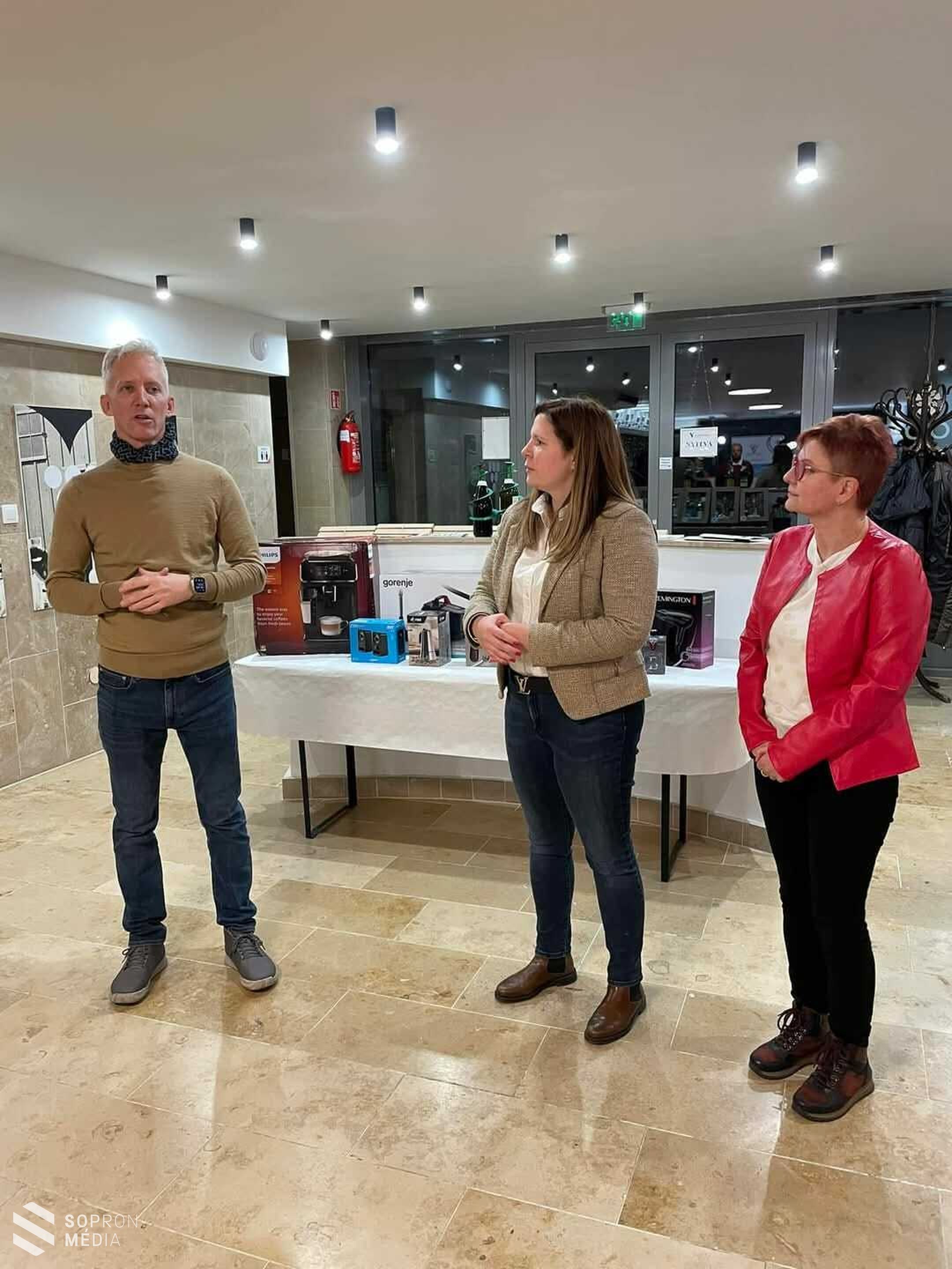 Háztartási eszközöket adományozott a Rotary Club Sopron a Soproni Szociális Intézménynek