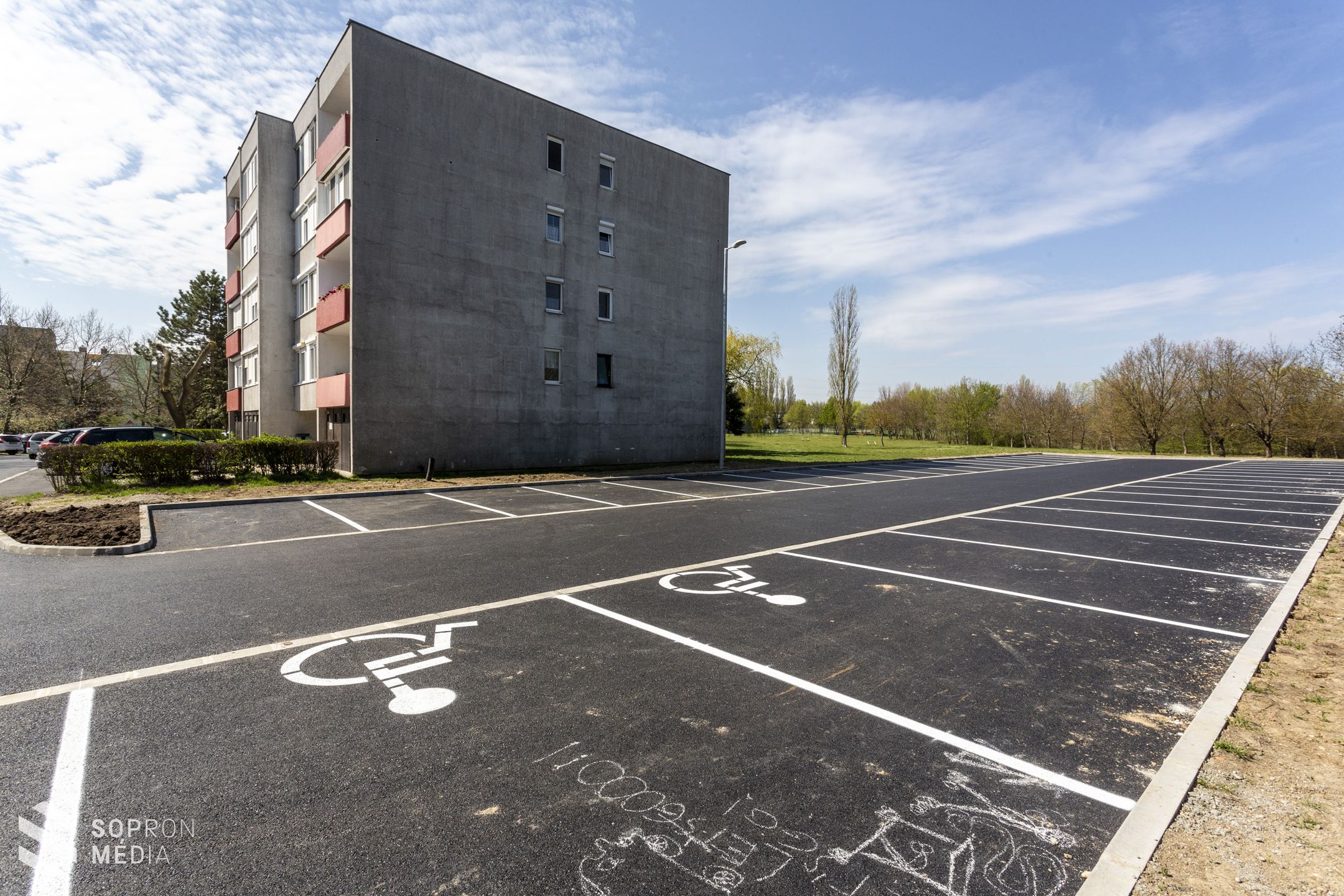 Közel 40 új parkolóhellyel bővült a Makó utca