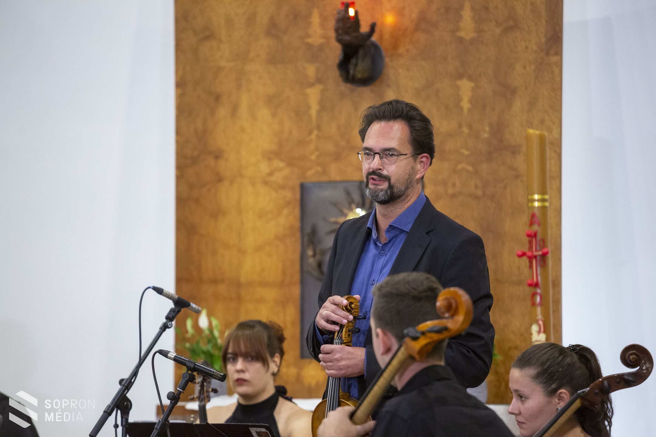 Templomi koncert a Jereván lakótelepen