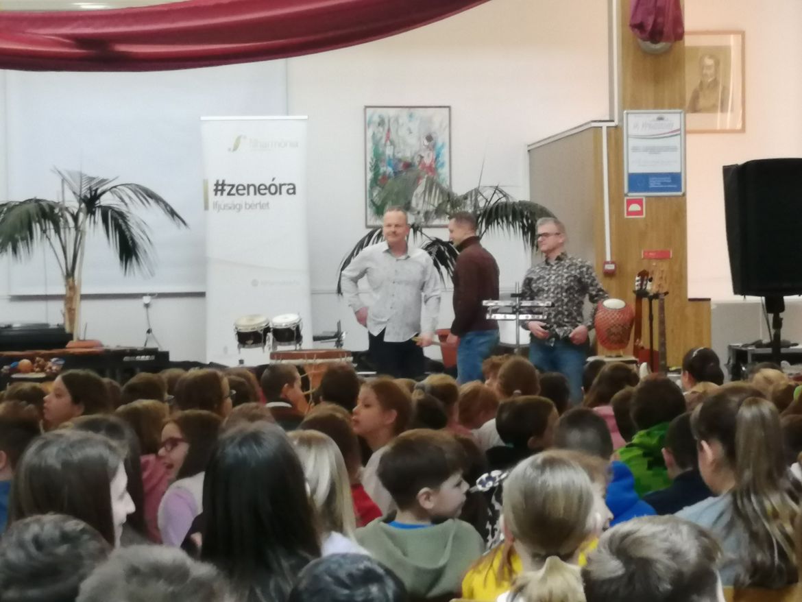 Zeneóra a Talamba ütőegyüttes közreműködésével