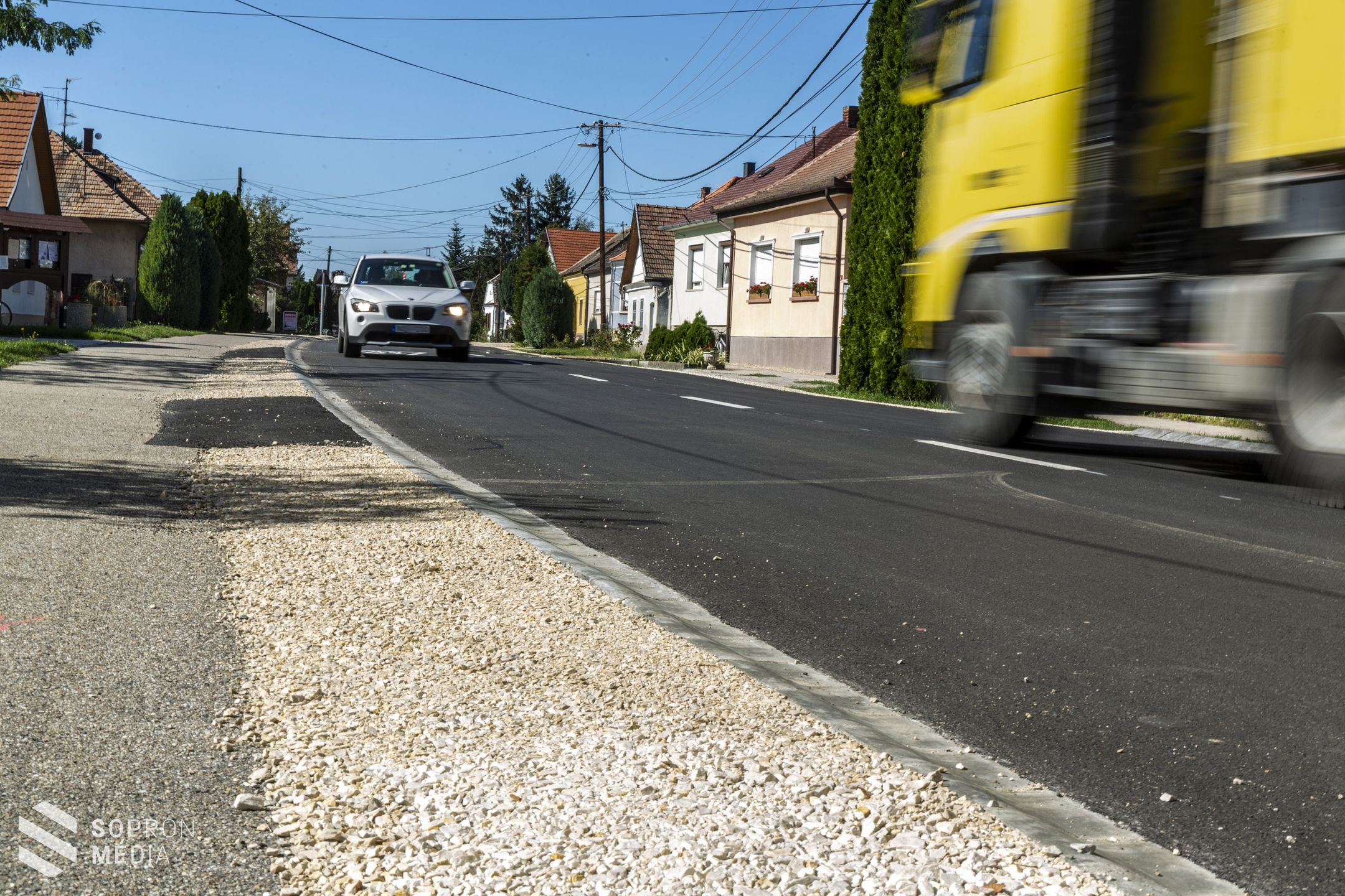 Megújult a Zsira-Locsmánd közötti útszakasz 