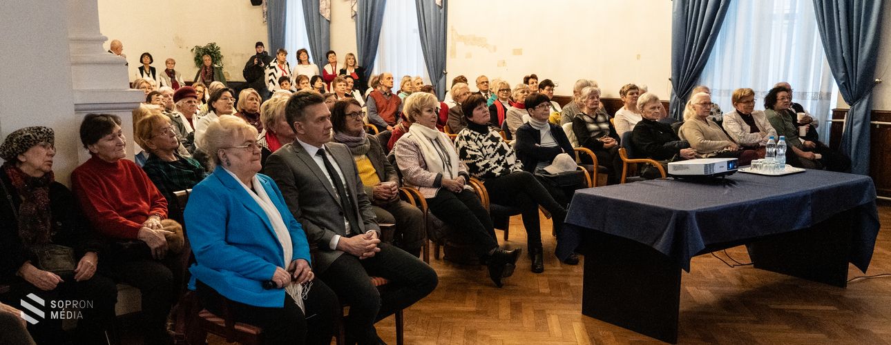 Filmvetítéssel várta az érdeklődőket az Alzheimer Café