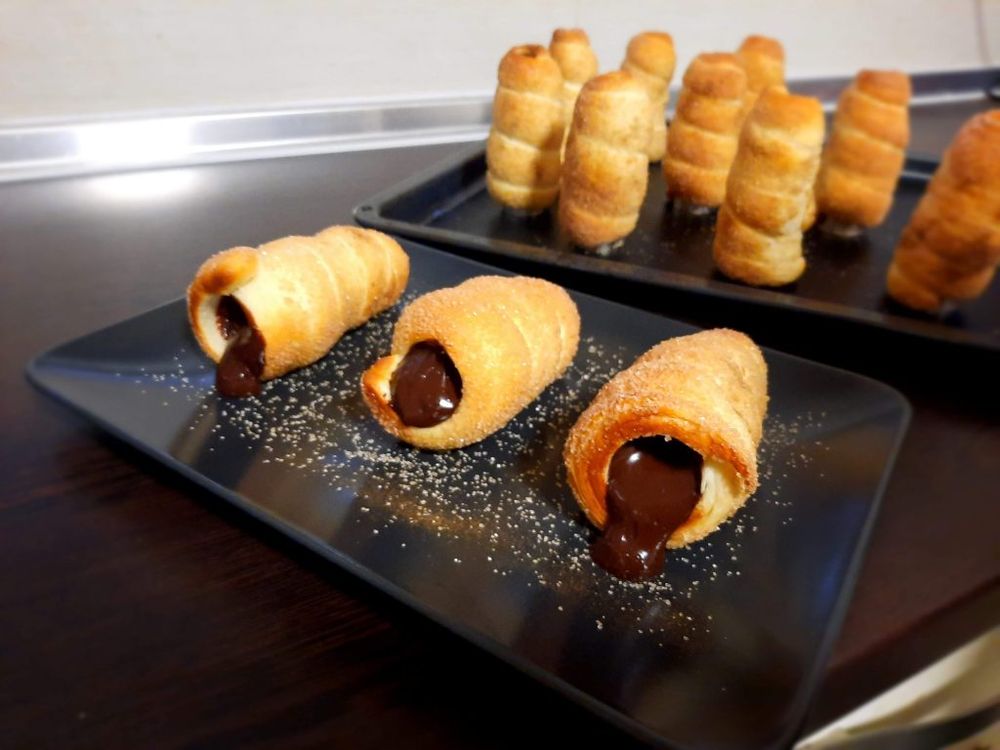 Kürtőskalács tölcsér csokipudinggal töltve