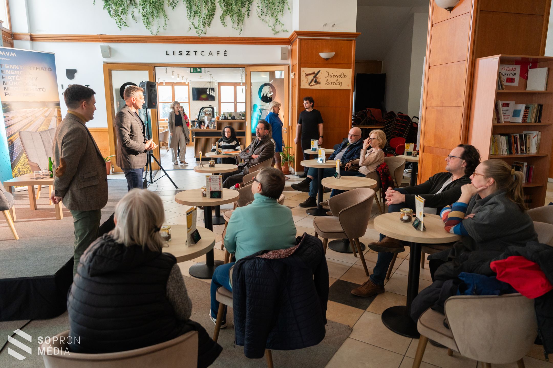 Lakossági fórumot tartott az MVM Optimum a kedvezményes hűtő-fűtő klímák telepítésével kapcsolatban