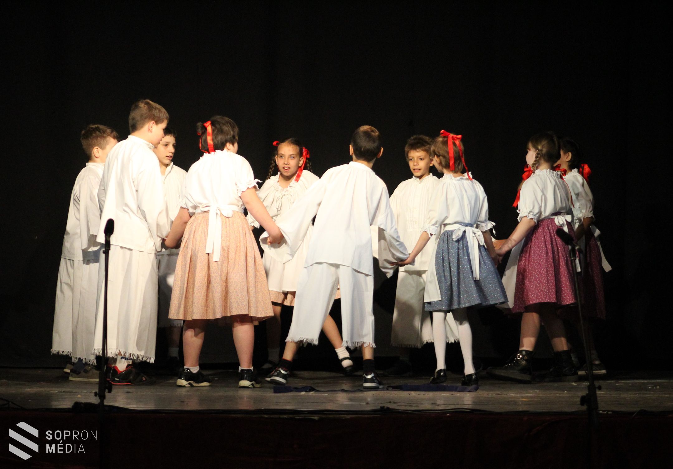 Közel 200 diák szerepelt a kulturális bemutatón 