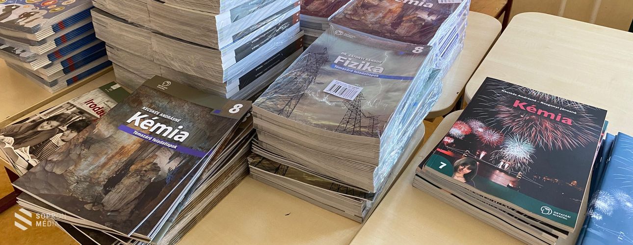 Megkezdődik a tankönyvek kiszállítása az iskolákba