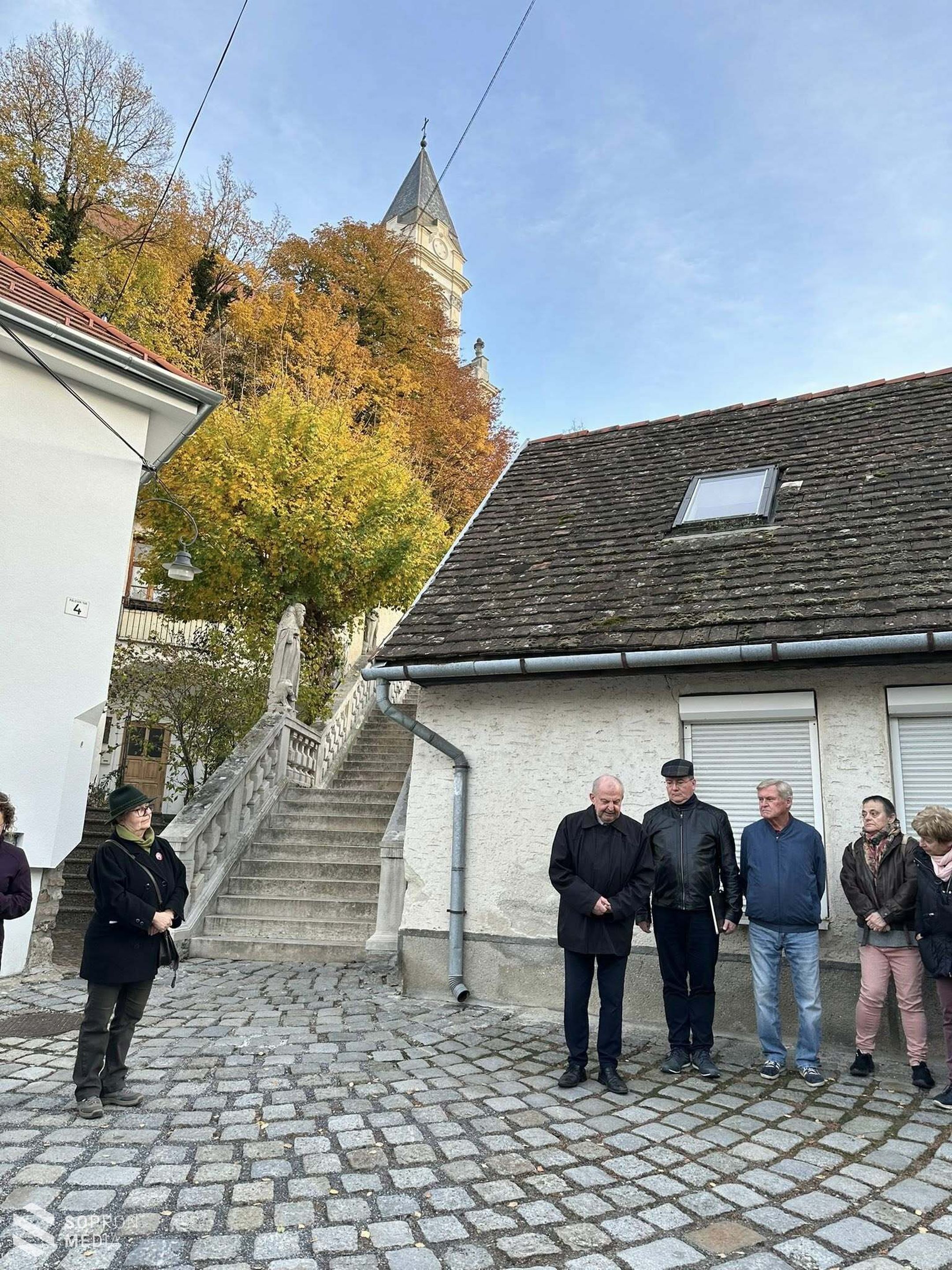 Őszi bakancsos túra és gyertyagyújtás Szent Wolfgang napján