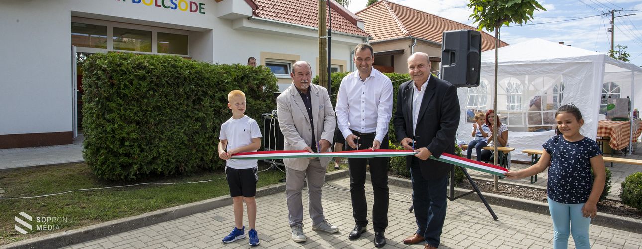 Minibölcsődét adtak át Peresztegen