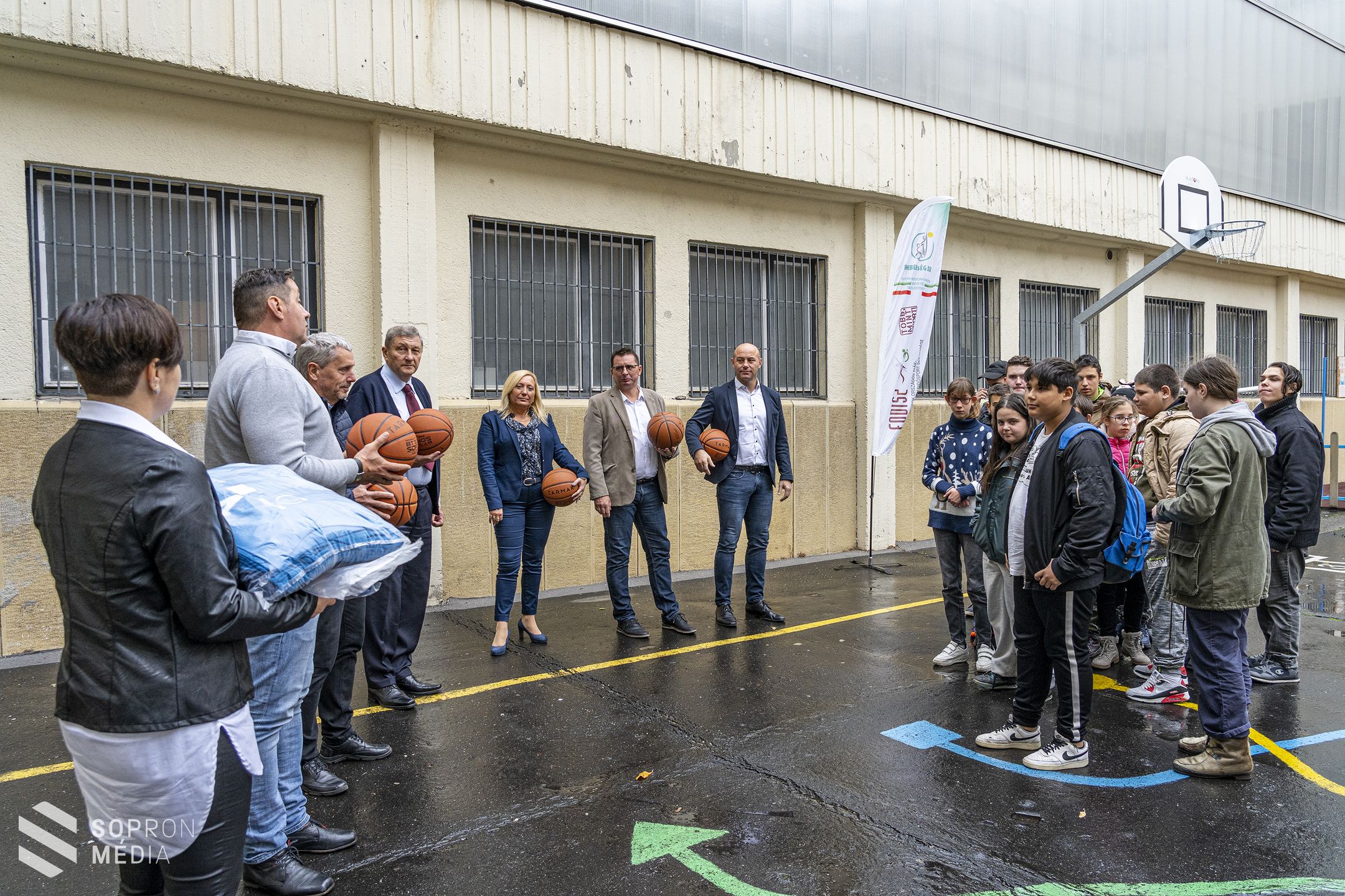 Új kosárlabdapalánkot kapott a Kozmutza Flóra EGYMI