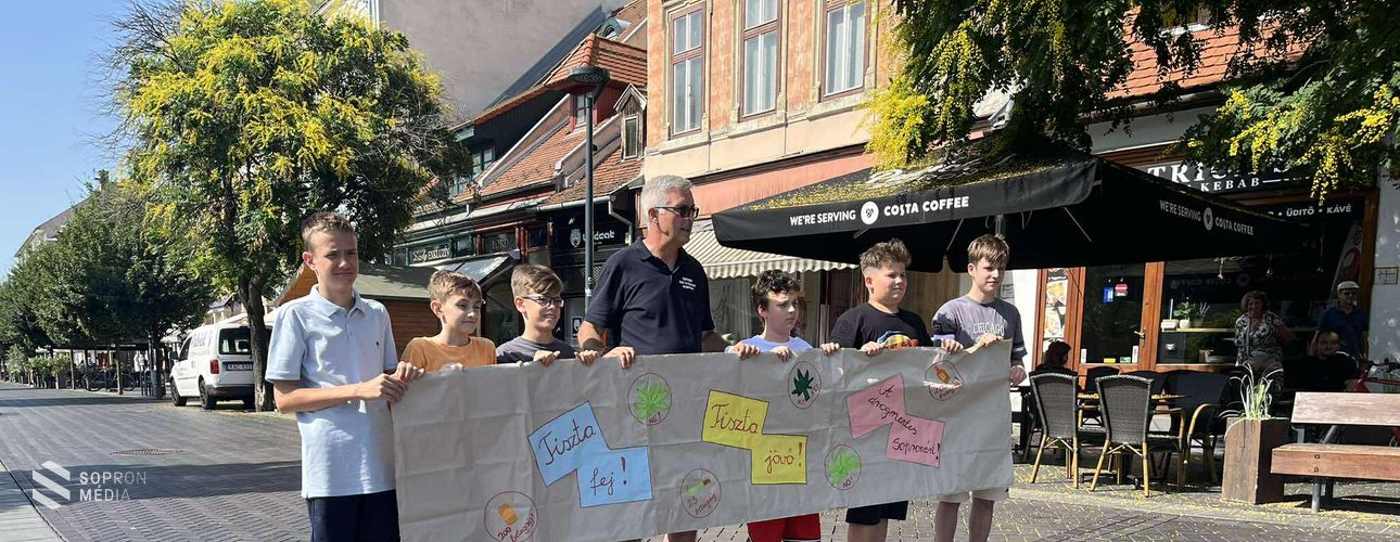 „Tiszta fej, tiszta jövő” - Drogellenes flashmobbal üzentek Sopronból