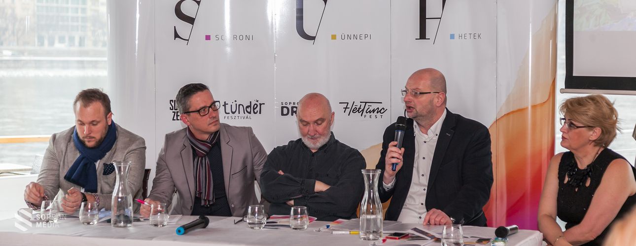 Jazzrobbanás és megújult ünnepi hetek