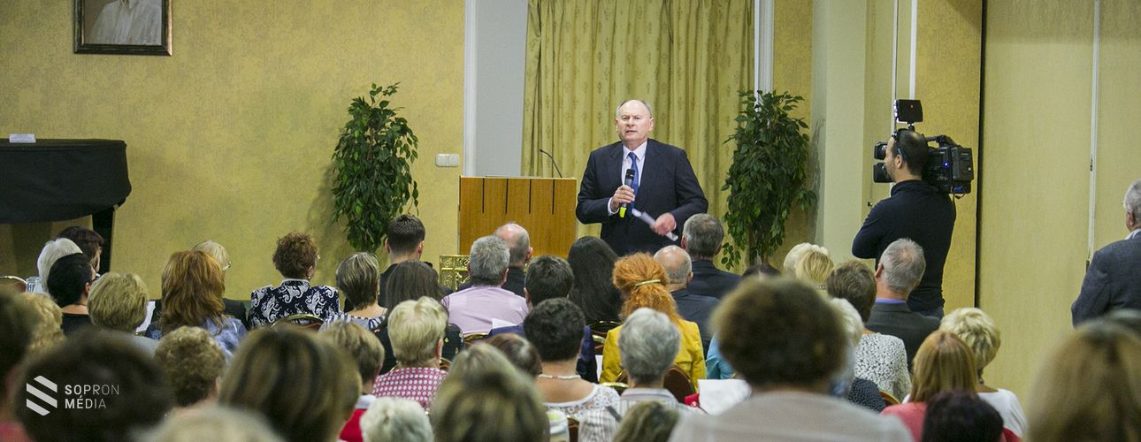 Az idősellátás változásairól tanácskoznak Sopronban